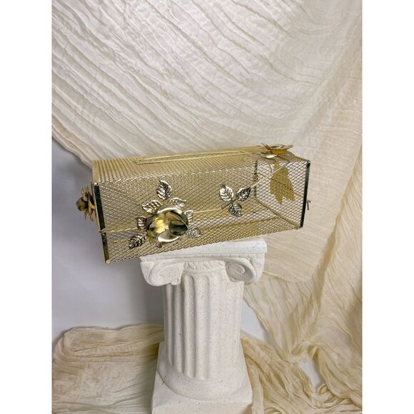 Gold metal tissue box cover with floral details‎ Hollywood regency style - Picture 1 of 3